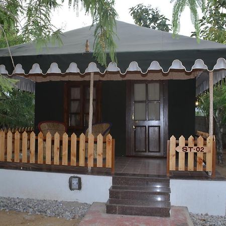 Gulmohar Sariska Resort Bairat Bagian luar foto