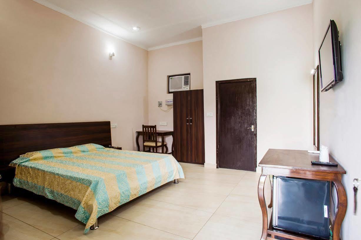 Gulmohar Sariska Resort Bairat Bagian luar foto
