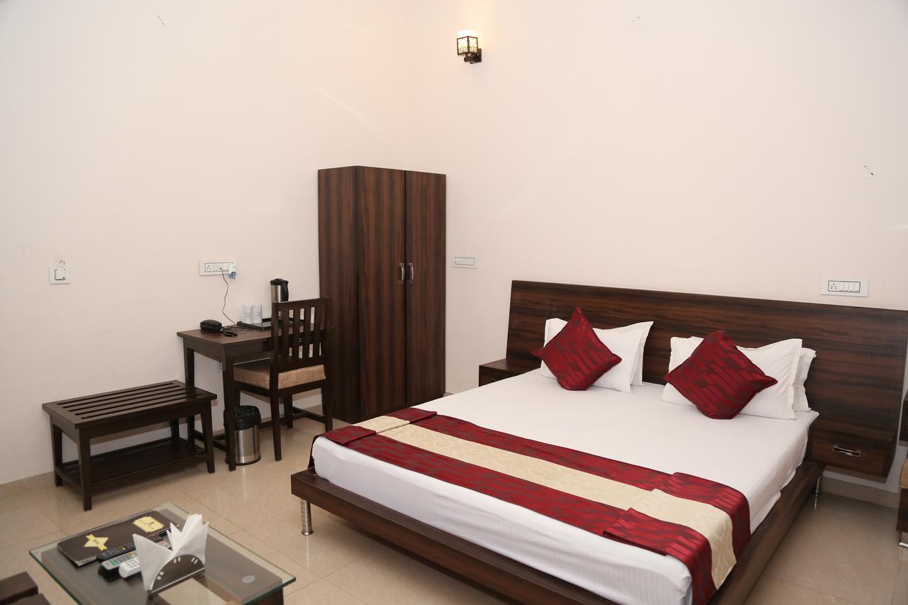 Gulmohar Sariska Resort Bairat Bagian luar foto
