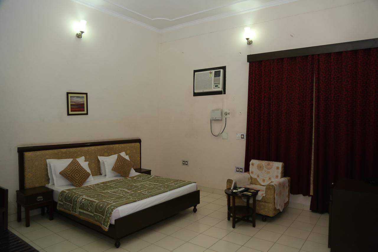 Gulmohar Sariska Resort Bairat Bagian luar foto