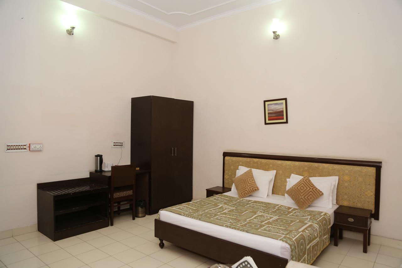 Gulmohar Sariska Resort Bairat Bagian luar foto