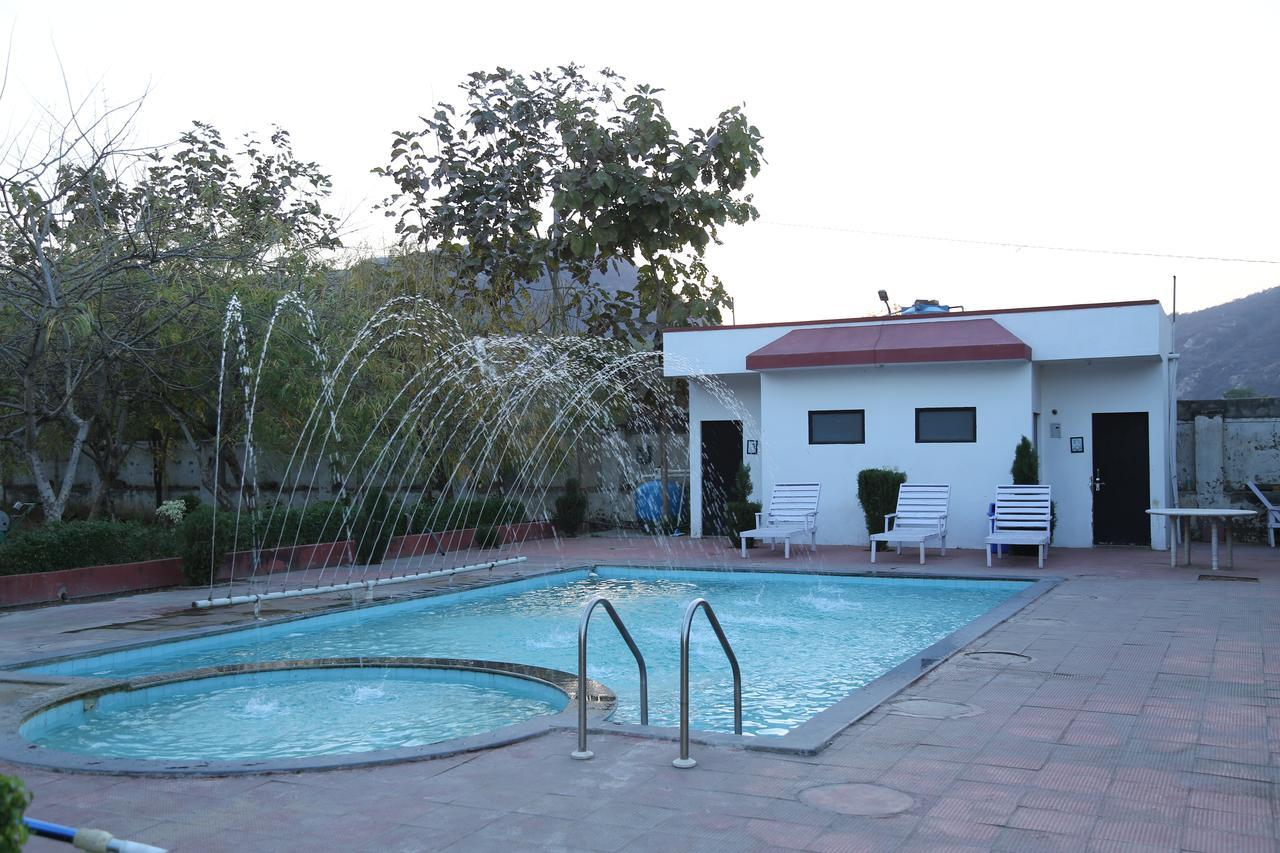 Gulmohar Sariska Resort Bairat Bagian luar foto