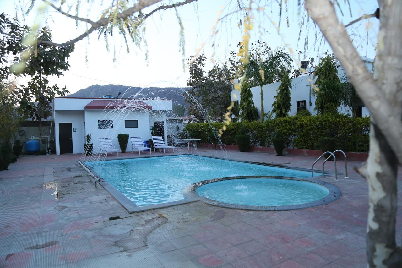 Gulmohar Sariska Resort Bairat Bagian luar foto