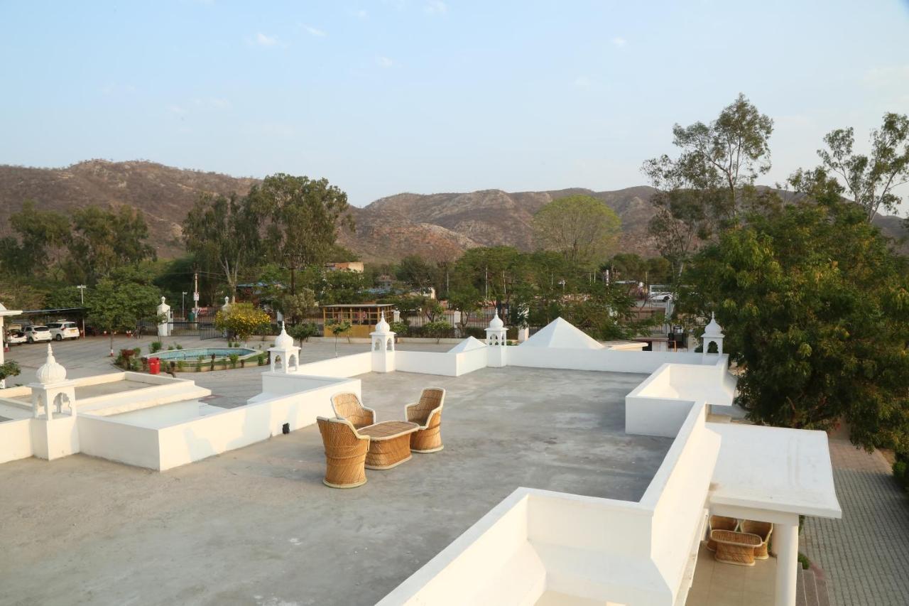 Gulmohar Sariska Resort Bairat Bagian luar foto