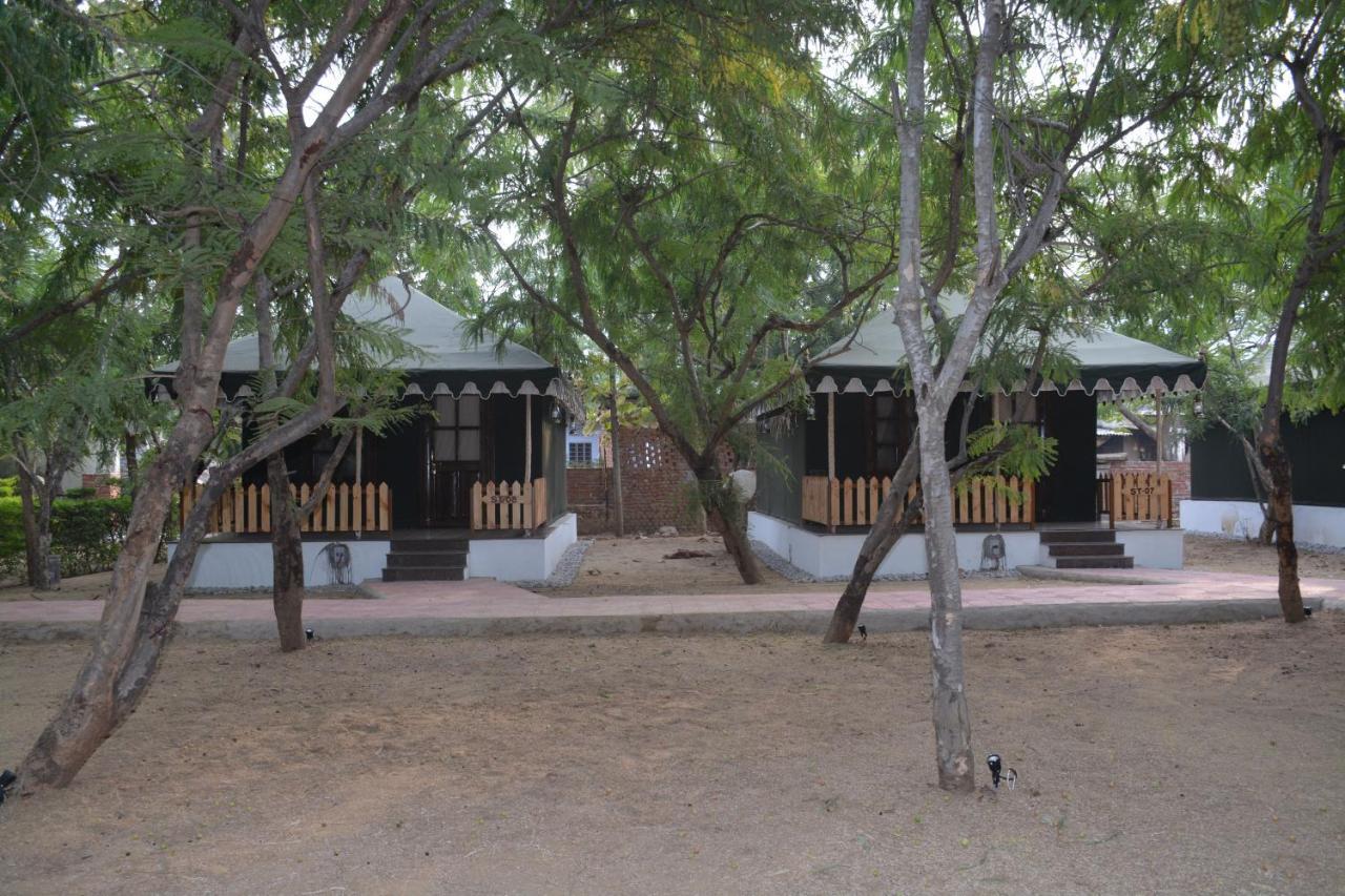 Gulmohar Sariska Resort Bairat Bagian luar foto